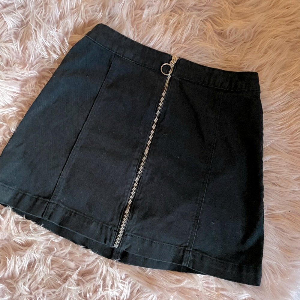 Cute mini skirt! Perfect for fall.